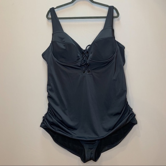 Torrid Black Lace Front One Piece, 5X. - Picture 4 of 7